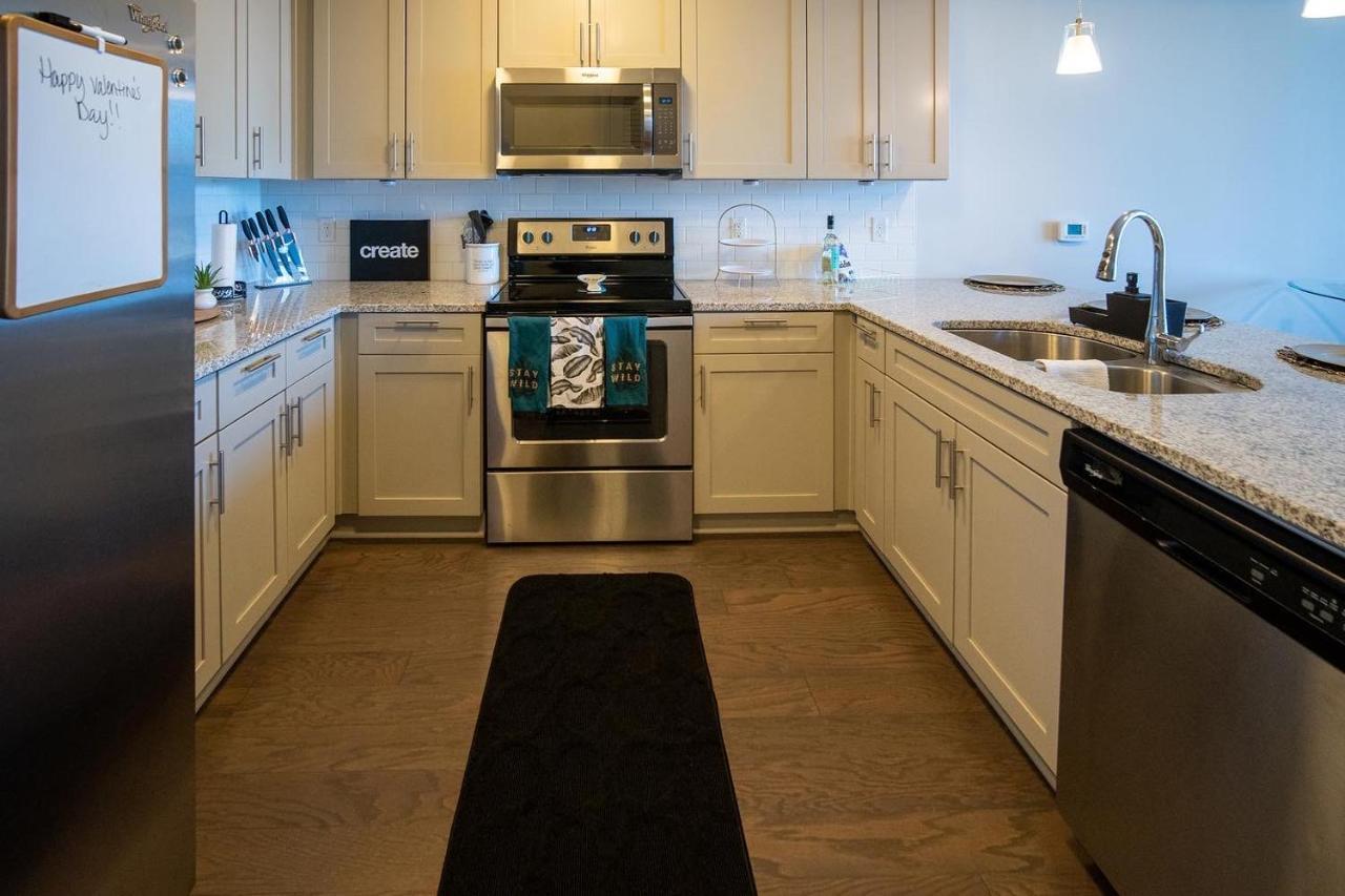 1Bd Nestled Uptown Apartment Шарлът Екстериор снимка
