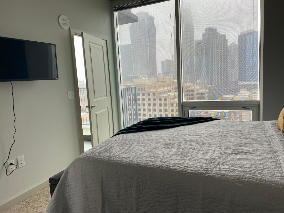 1Bd Nestled Uptown Apartment Шарлът Екстериор снимка